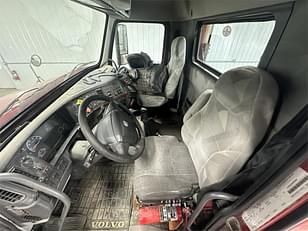 Main image Volvo VNM64T200 27