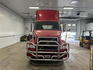 Main image Volvo VNM64T200 8