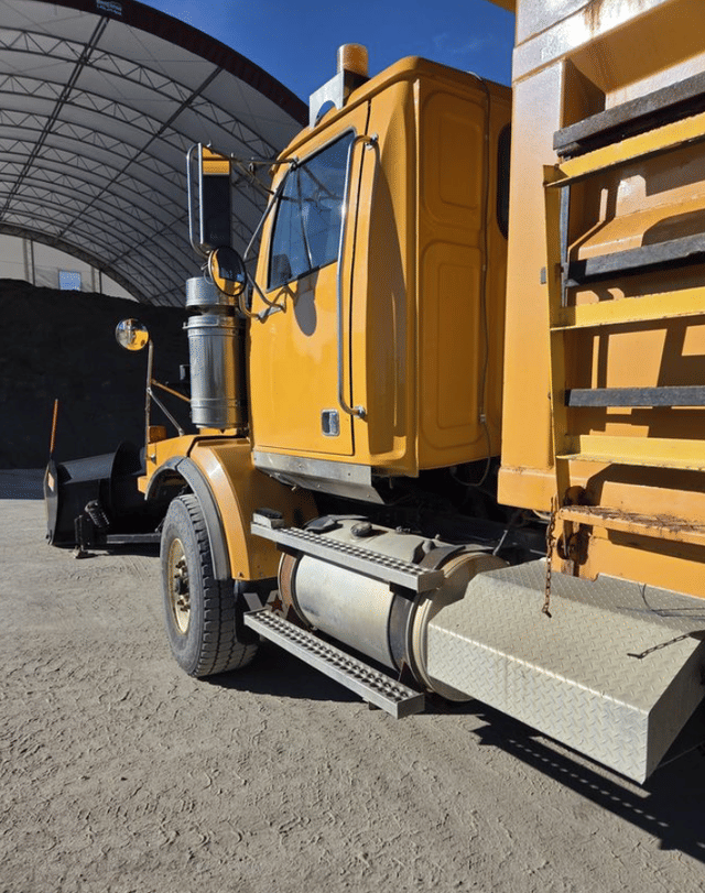 Image of Western Star 4900 SA equipment image 2