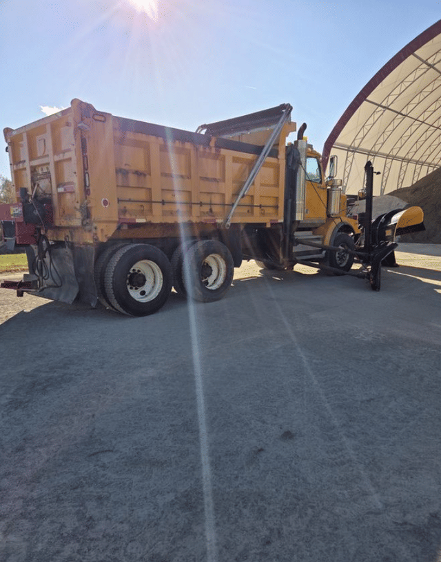 Image of Western Star 4900 SA equipment image 4