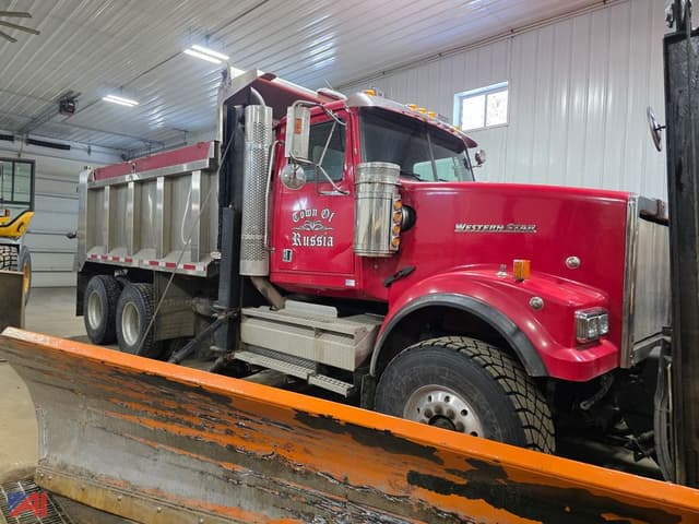 Image of Western Star 4900 SF equipment image 4