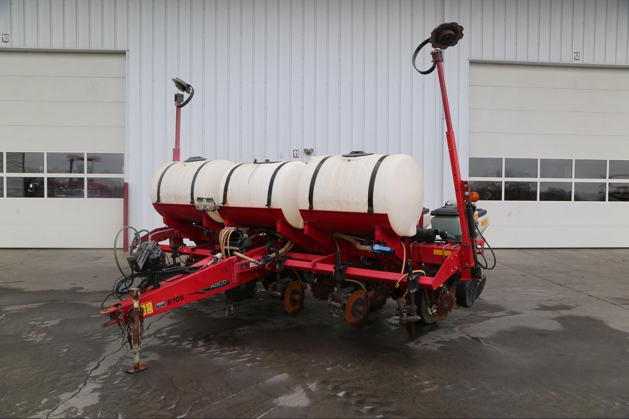 2010 White 8106 Equipment Image0