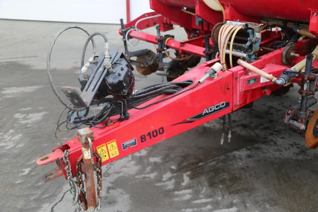 Image of White 8106 equipment image 1