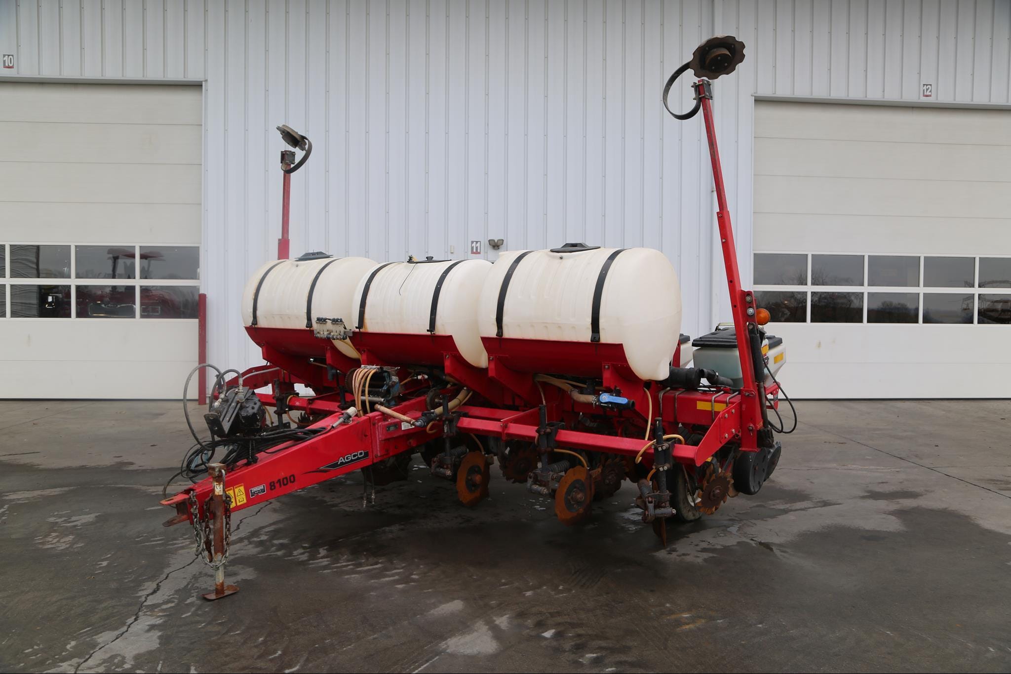 2010 White 8106 Equipment Image0