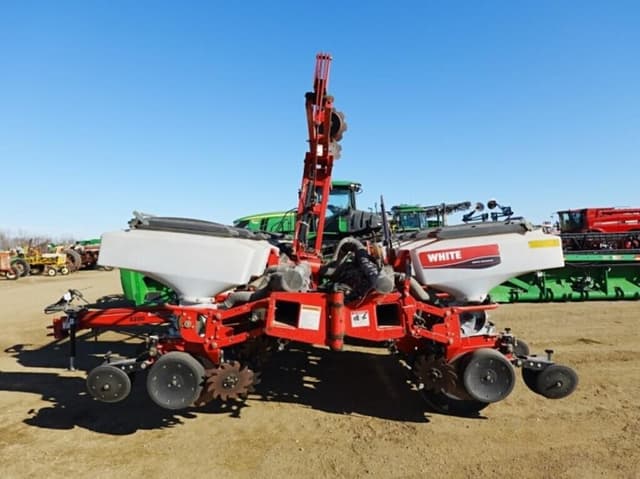 Image of White 8222 equipment image 1