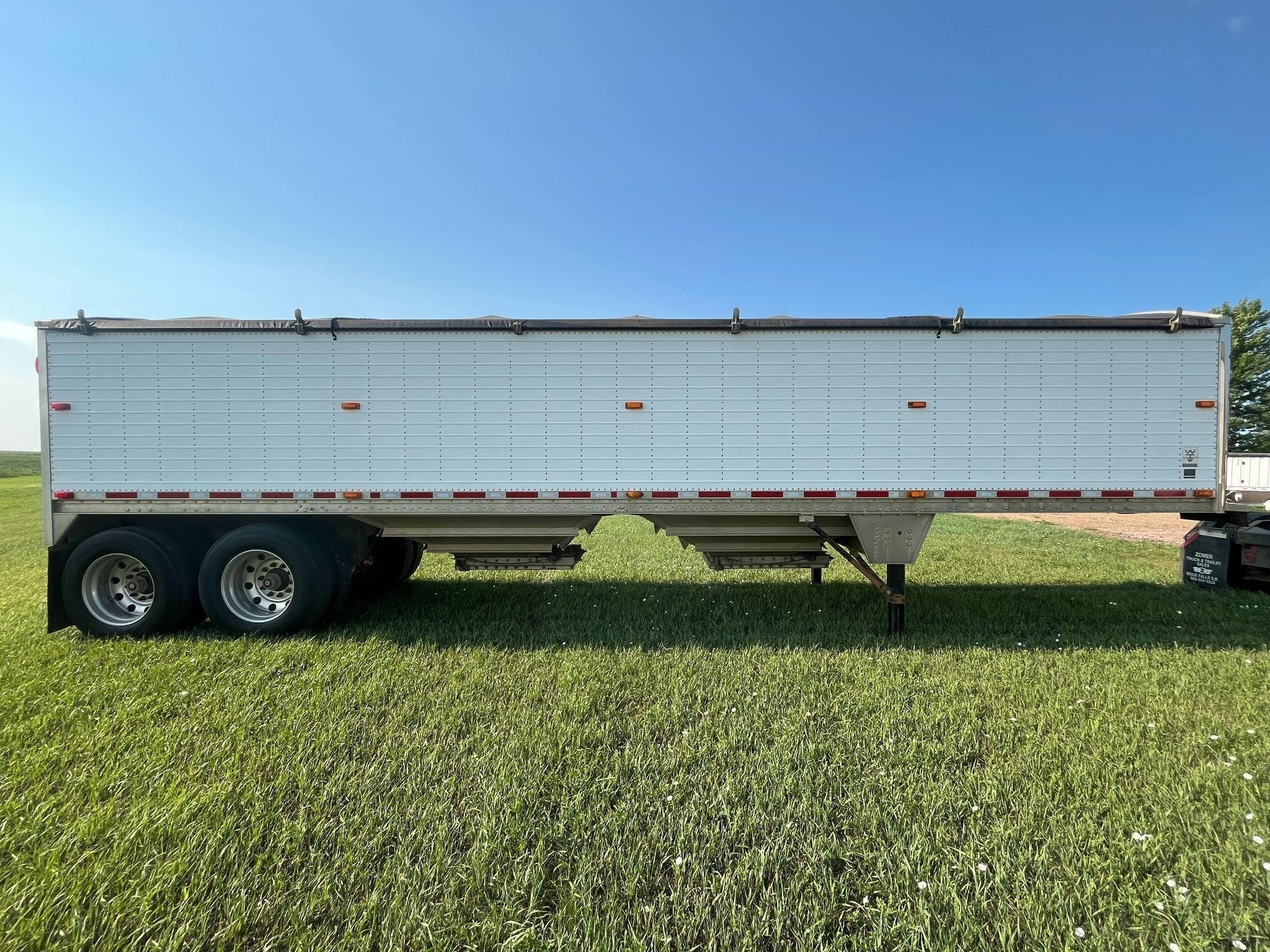 2010 Wilson Grain Trailer Equipment Image0