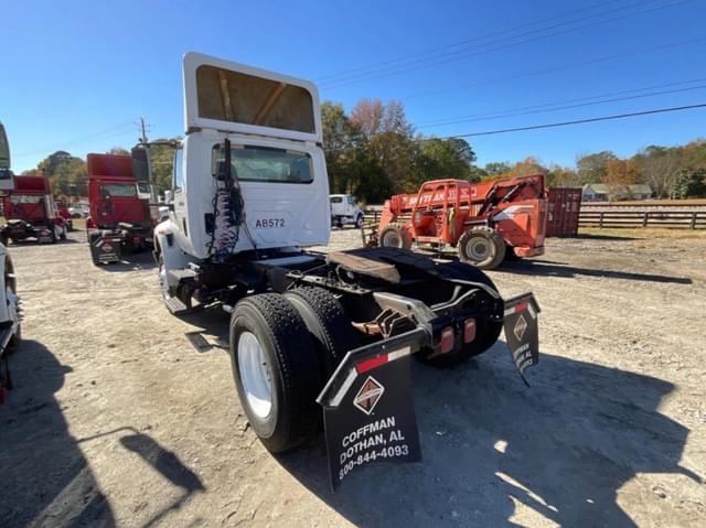 Image of International 4400 equipment image 3