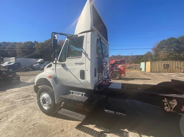 Image of International 4400 equipment image 1