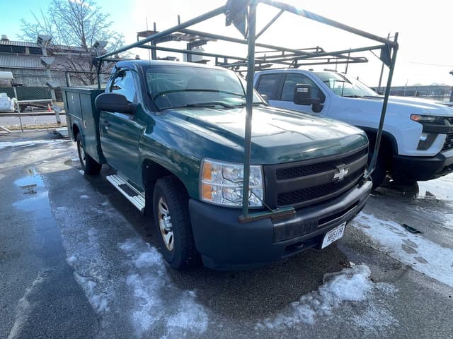 Image of Chevrolet Silverado equipment image 2