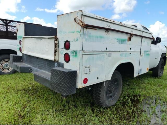 Image of Chevrolet 2500HD equipment image 2