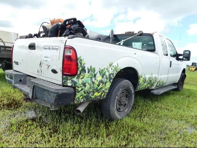 Image of Ford F-350 equipment image 2