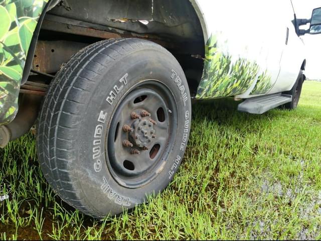 Image of Ford F-350 equipment image 4