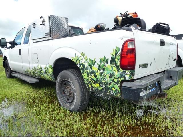 Image of Ford F-350 equipment image 3