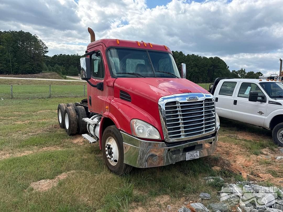 Image of Freightliner Cascadia 113 Primary image