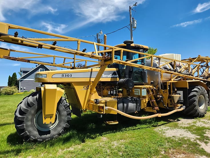 2011 Ag-Chem Terra-Gator 8303 Equipment Image0