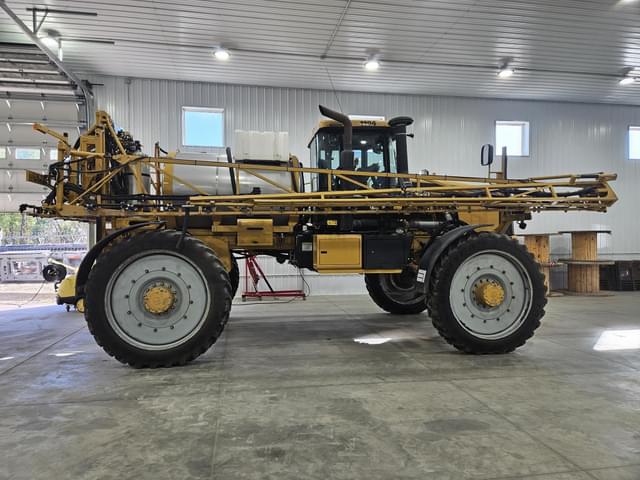 Image of Ag-Chem RoGator 1194 equipment image 2