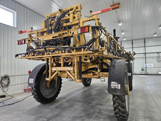 Image of Ag-Chem RoGator 1194 equipment image 4