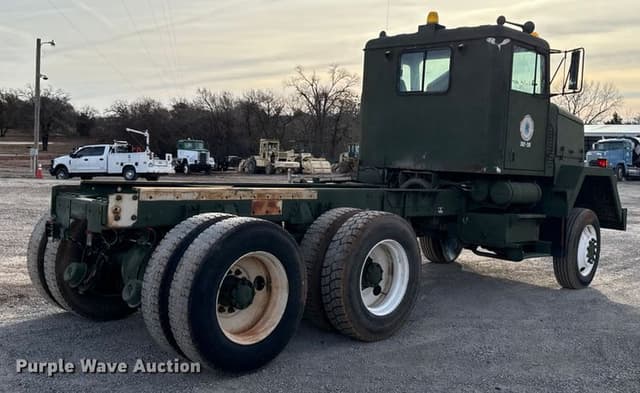 Image of AM General M916 equipment image 4