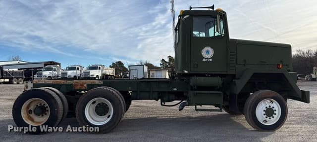 Image of AM General M916 equipment image 3