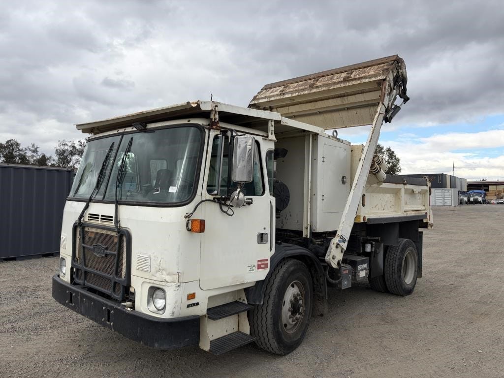 2011 Autocar Xpeditor Equipment Image0