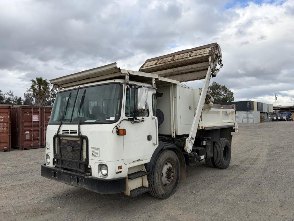 2011 Autocar Xpeditor Equipment Image0