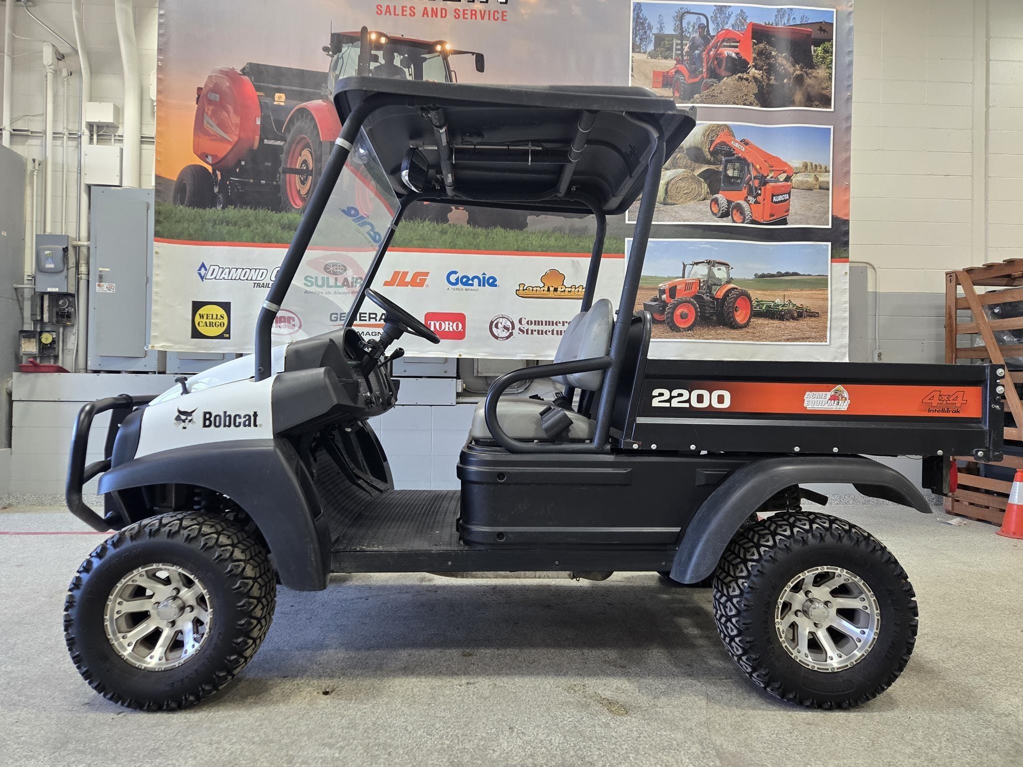 2011 Bobcat 2200 Equipment Image0