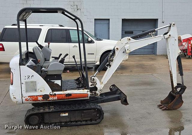 Image of Bobcat 324 equipment image 3
