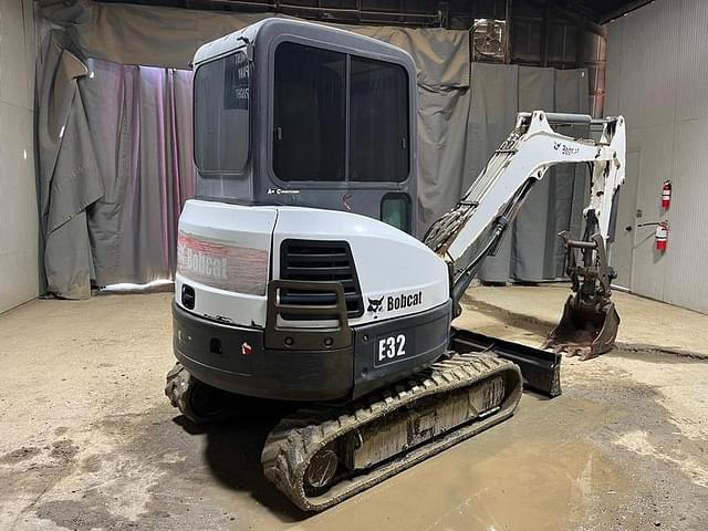 Image of Bobcat E32 equipment image 4