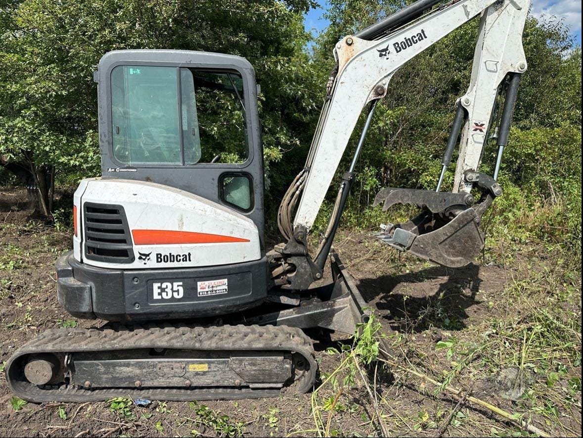 2011 Bobcat E35 Equipment Image0