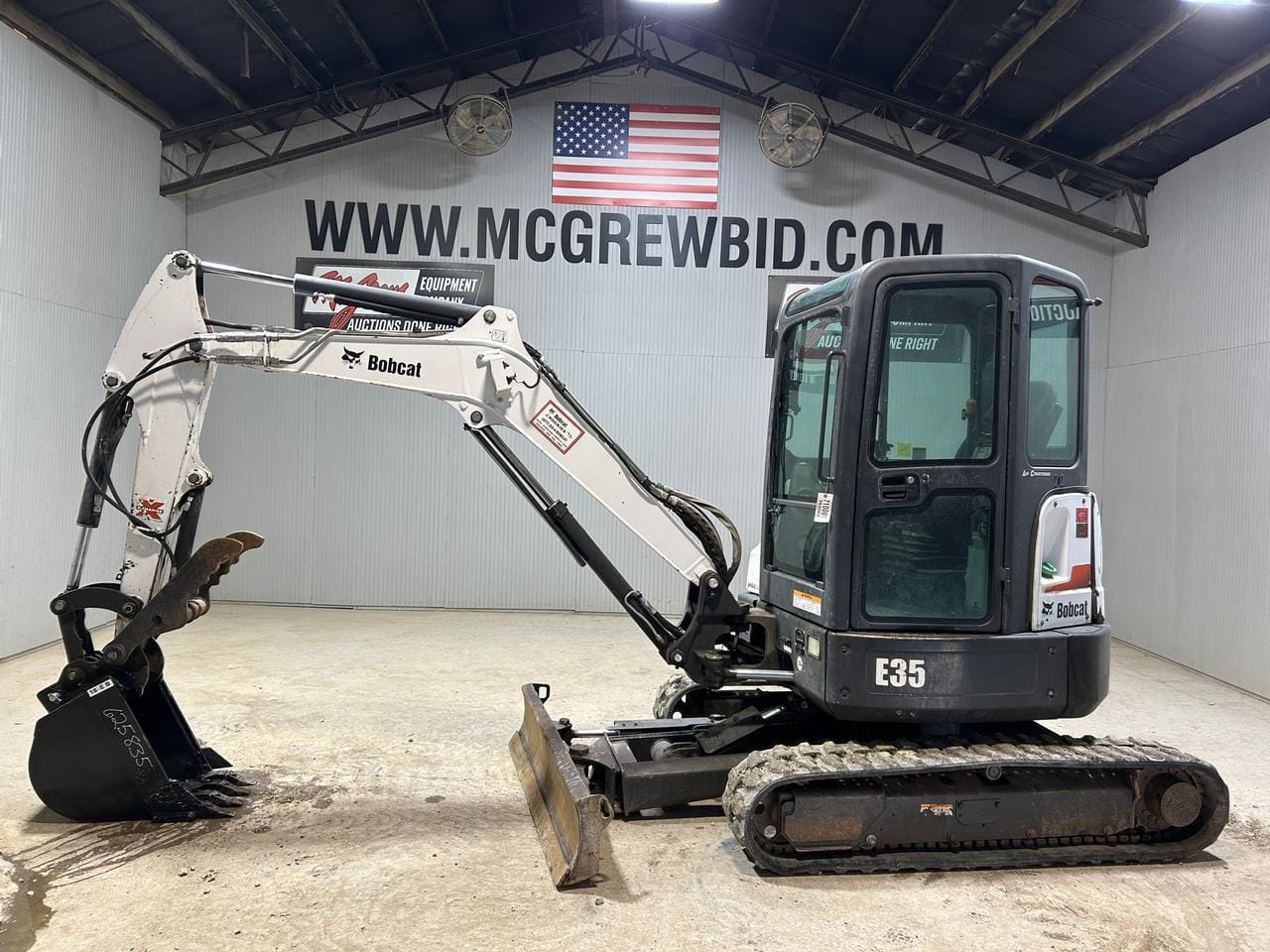 2011 Bobcat E35 Equipment Image0