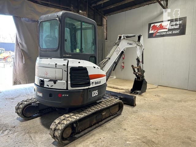 Image of Bobcat E35 equipment image 4