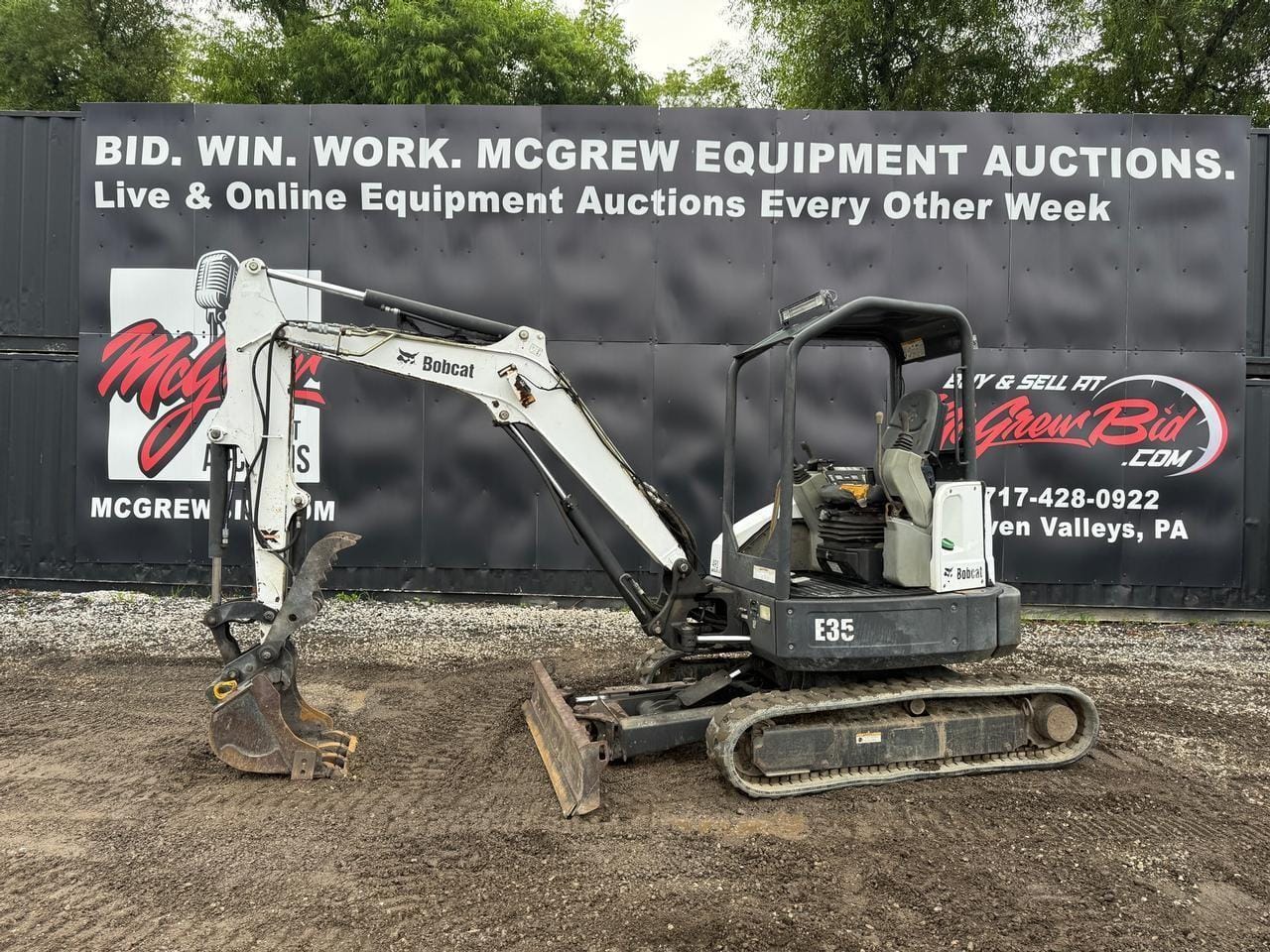 2011 Bobcat E35 Equipment Image0
