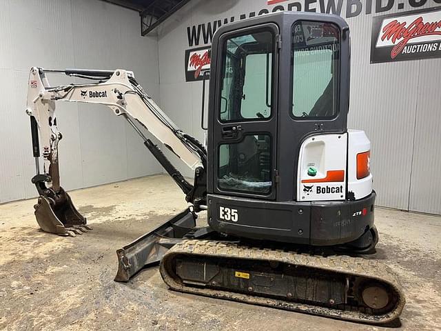 Image of Bobcat E35 equipment image 2