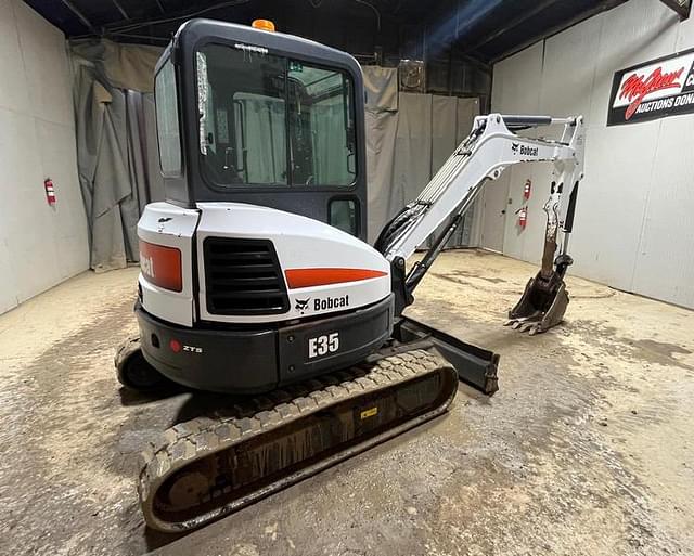 Image of Bobcat E35 equipment image 4