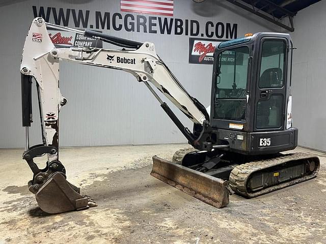 Image of Bobcat E35 equipment image 1