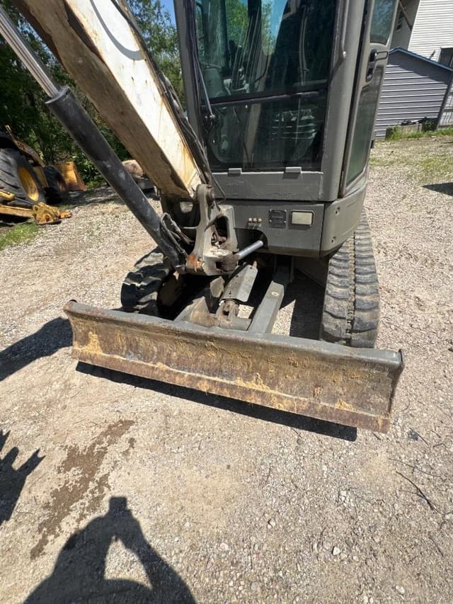 Image of Bobcat E35 equipment image 3