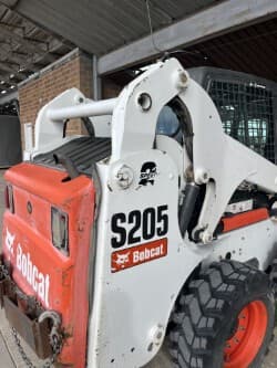 Image of Bobcat S205 equipment image 2