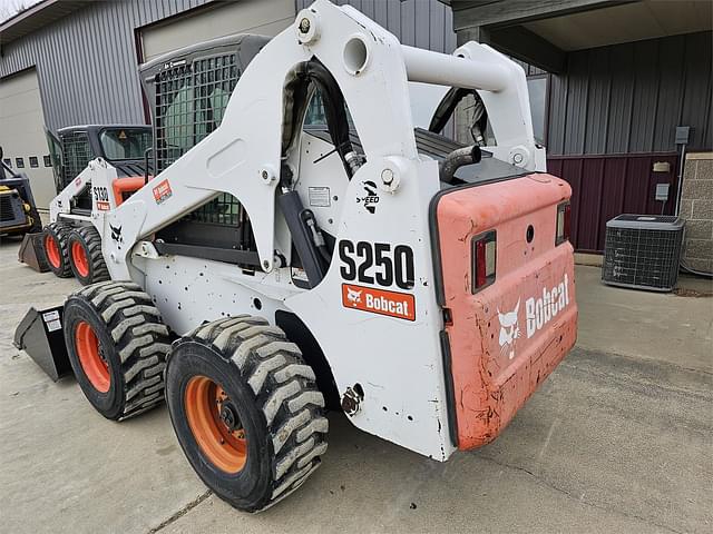 Image of Bobcat S250 equipment image 4