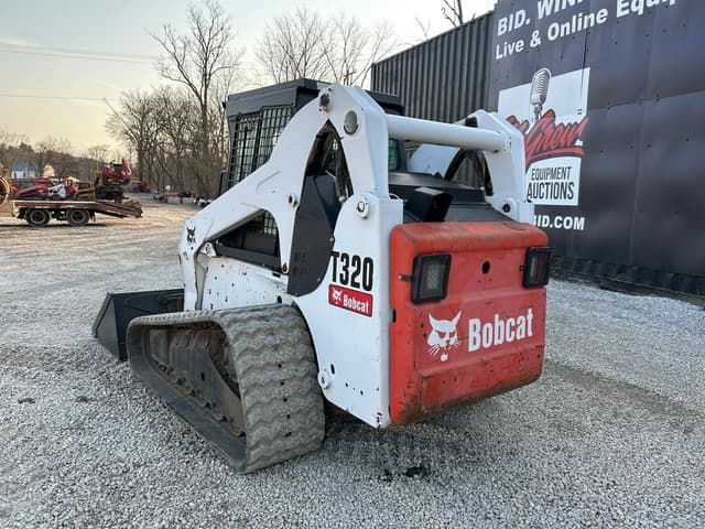 Image of Bobcat T320 equipment image 1