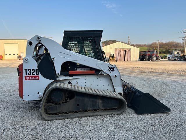 Image of Bobcat T320 equipment image 4