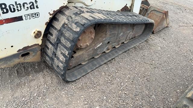 Image of Bobcat T750 equipment image 4