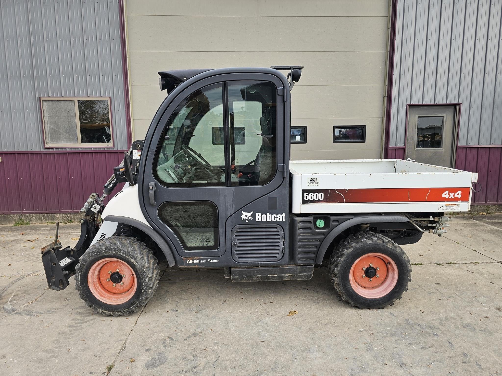 2011 Bobcat Toolcat 5600 Equipment Image0