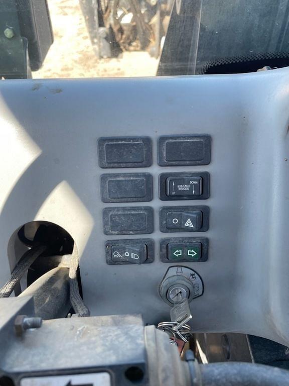 Image of Bobcat Toolcat 5600 equipment image 3