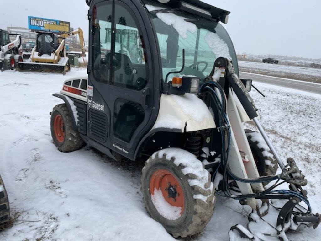2011 Bobcat 5610 Equipment Image0