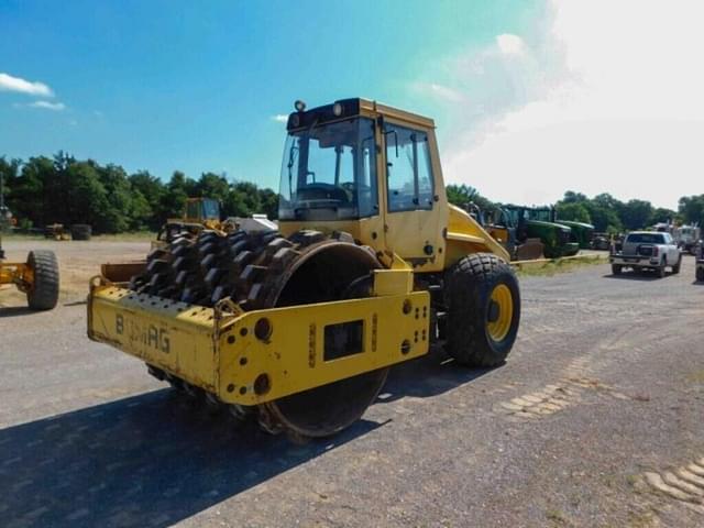 Image of Bomag BW 211D-40 equipment image 2