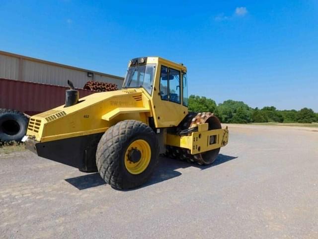 Image of Bomag BW 211D-40 equipment image 4