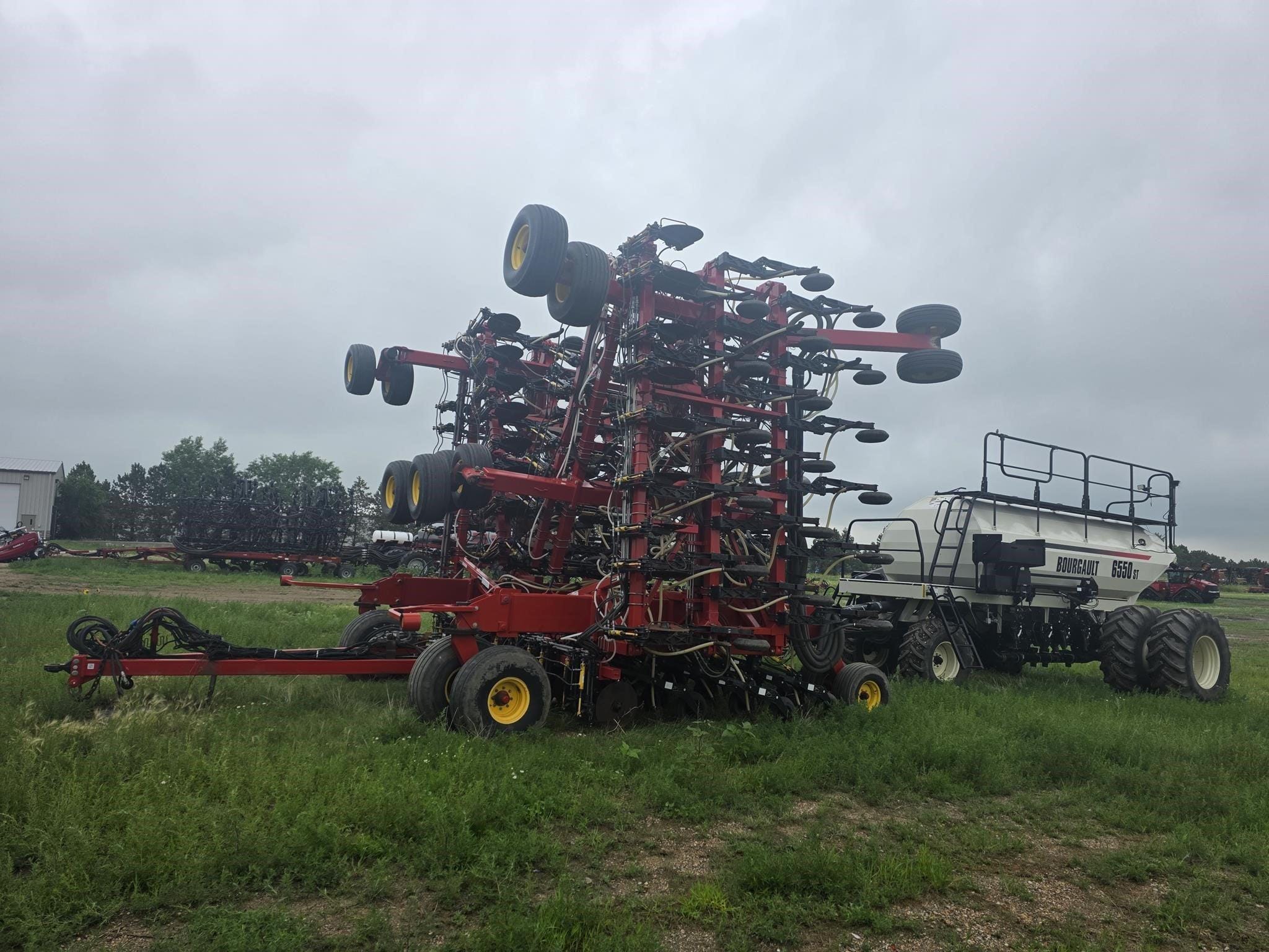 2011 Bourgault 3310 Equipment Image0