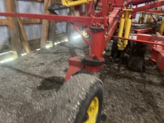 Image of Bourgault 8810 equipment image 3