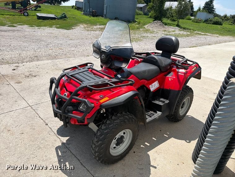 2011 Can-Am 5CBA Equipment Image0