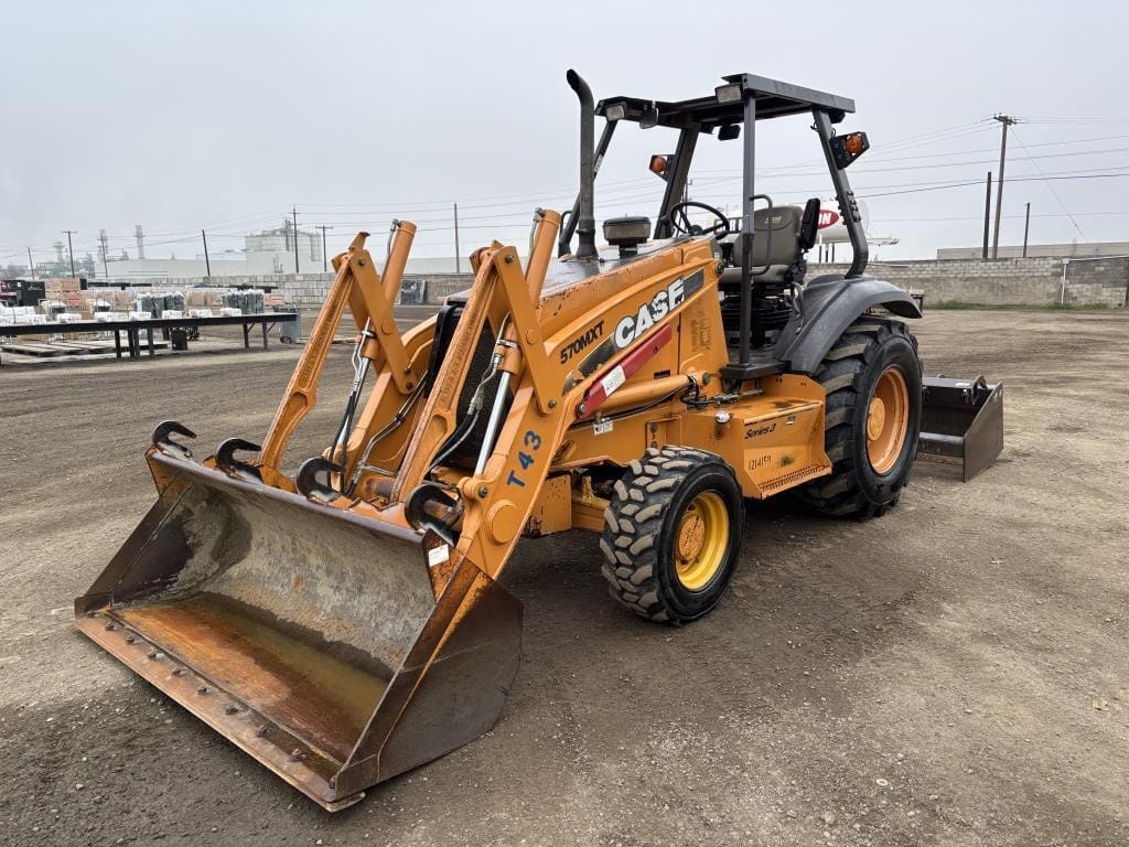 2011 Case 570MXT Equipment Image0